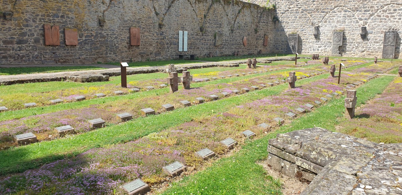 Kloster Arnsburg Kriegsgräbergedenkstätte